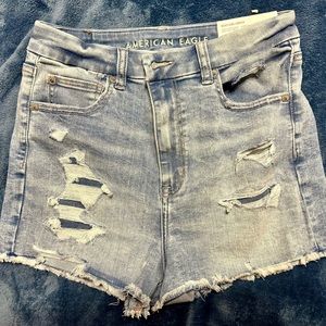 NWT American Eagle Curvy High-Waist Distressed Denim Shorts